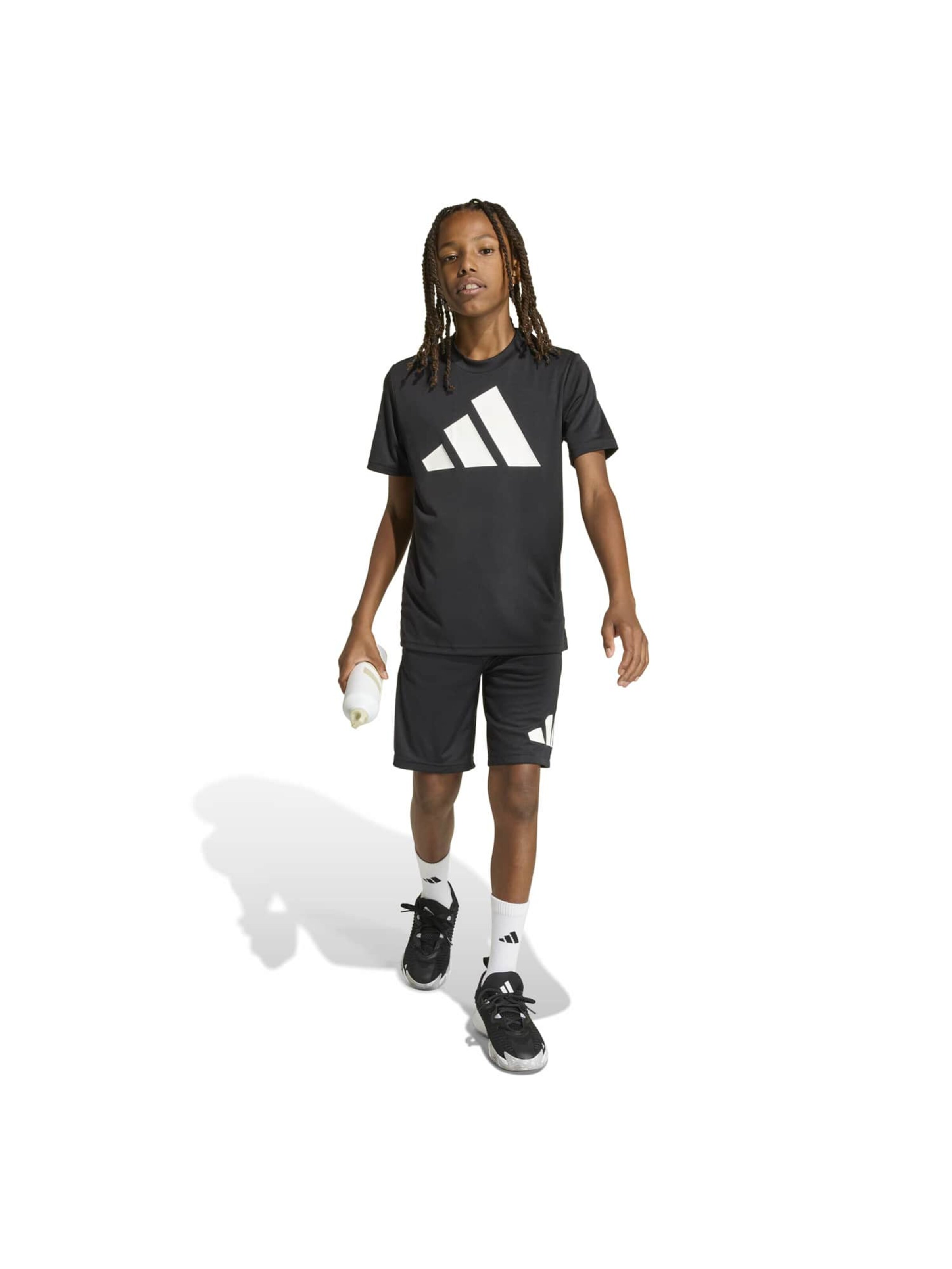 ADIDAS SPORTSWEAR Λειτουργικό μπλουζάκι σε μαύρο