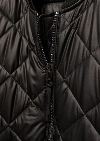 MANGO Funkční bunda 'Lapiz' – černá