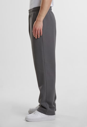 Urban ClassicsLoosefit Hlače - siva boja