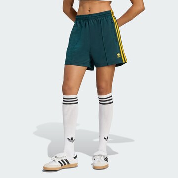 ADIDAS ORIGINALS Loosefit Shorts 'Firebird' in Grün: Vorderseite