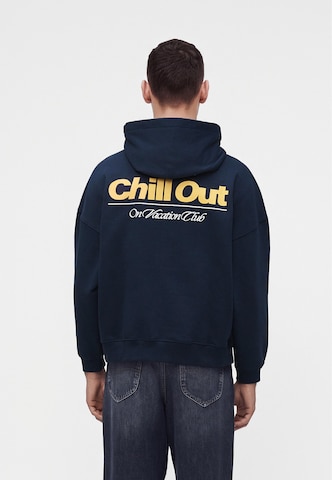 Sweat-shirt 'Chill Out' On Vacation en bleu : devant
