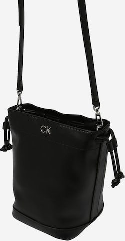 Calvin Klein Чанта тип „торба“ в черно: отпред
