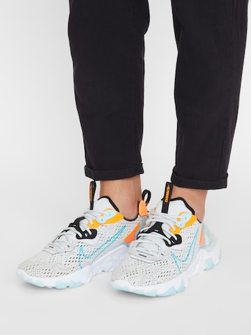 Nike Sportswear Ниски маратонки 'REACT VISION' в сиво: отпред