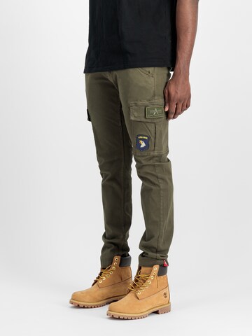 ALPHA INDUSTRIES - Tapered Pantalón cargo 'Petrol Patch' en verde