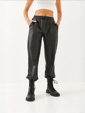 Bianco Lucci Tapered Hose in Schwarz