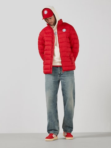 FC BAYERN MÜNCHEN Between-Season Jacket in Red