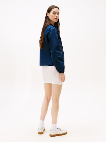 Tommy Jeans Демисезонная куртка в Синий