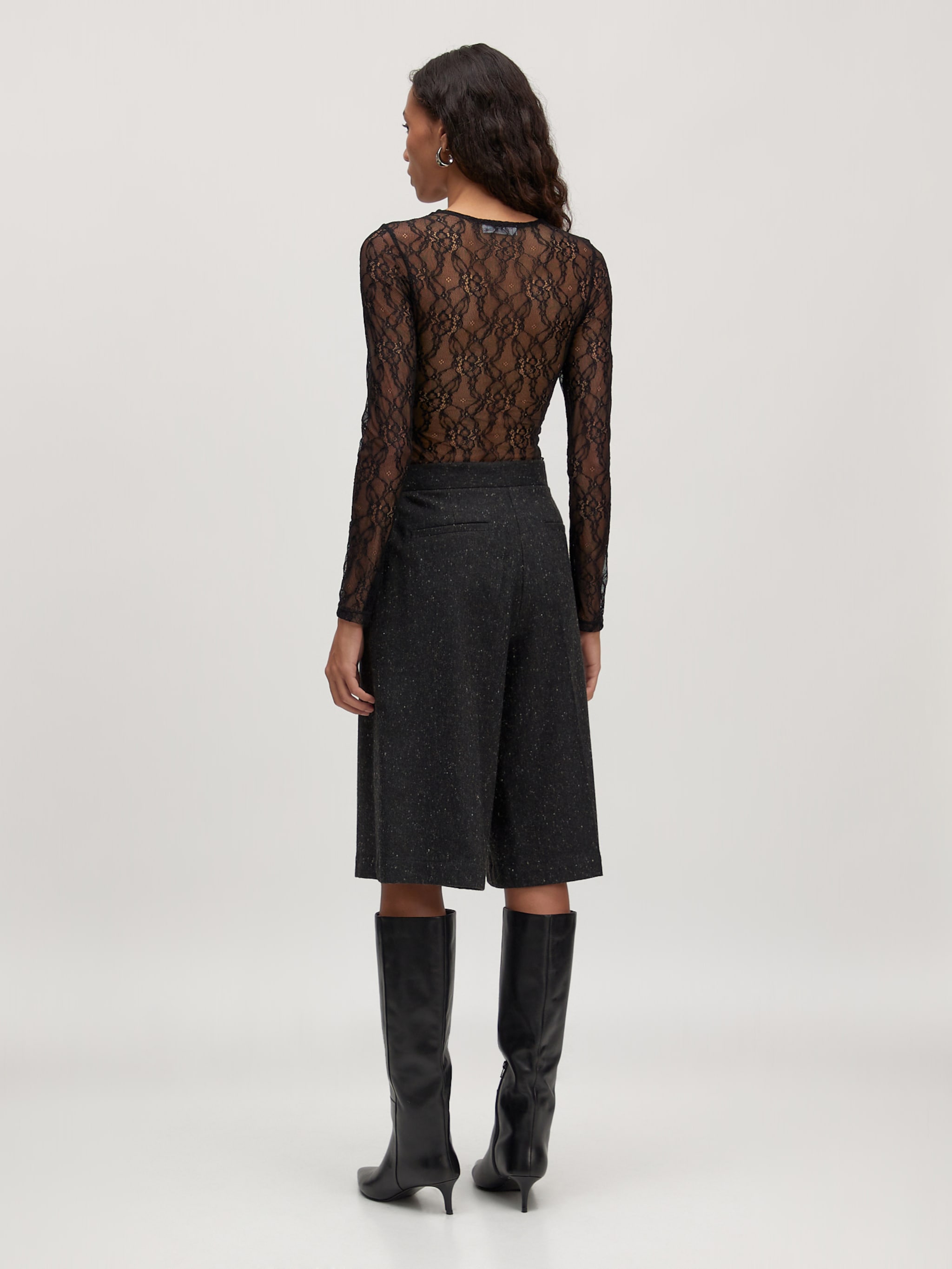 EDITED Productos Body camiseta 'Janiya' negro