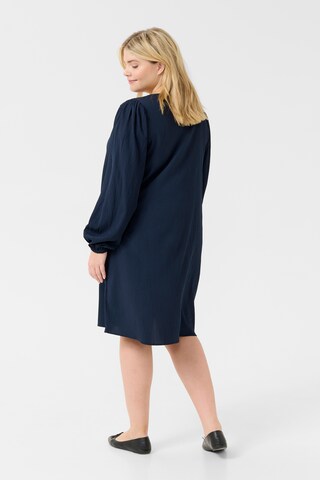 Robe-chemise 'Lunda' KAFFE CURVE en bleu