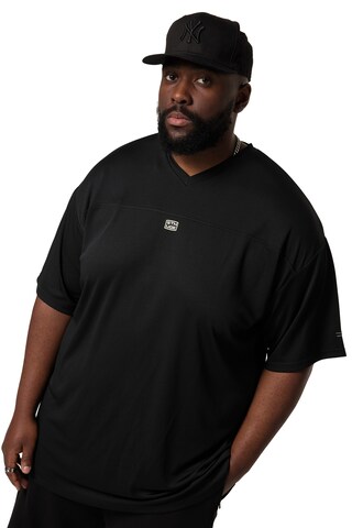 T-Shirt STHUGE en noir : devant