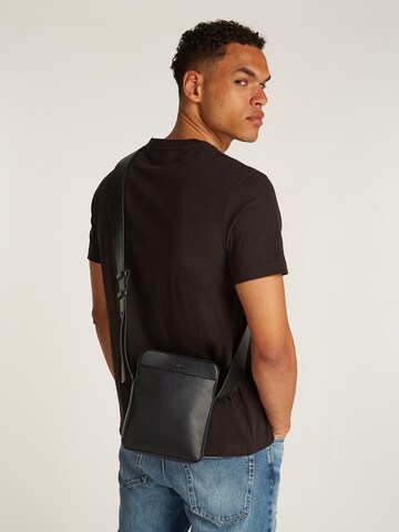 Calvin Klein Umhängetasche in Schwarz