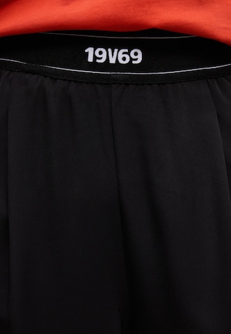 19V69 ITALIA - Loosefit Pantalón plisado 'Buena Street' en negro