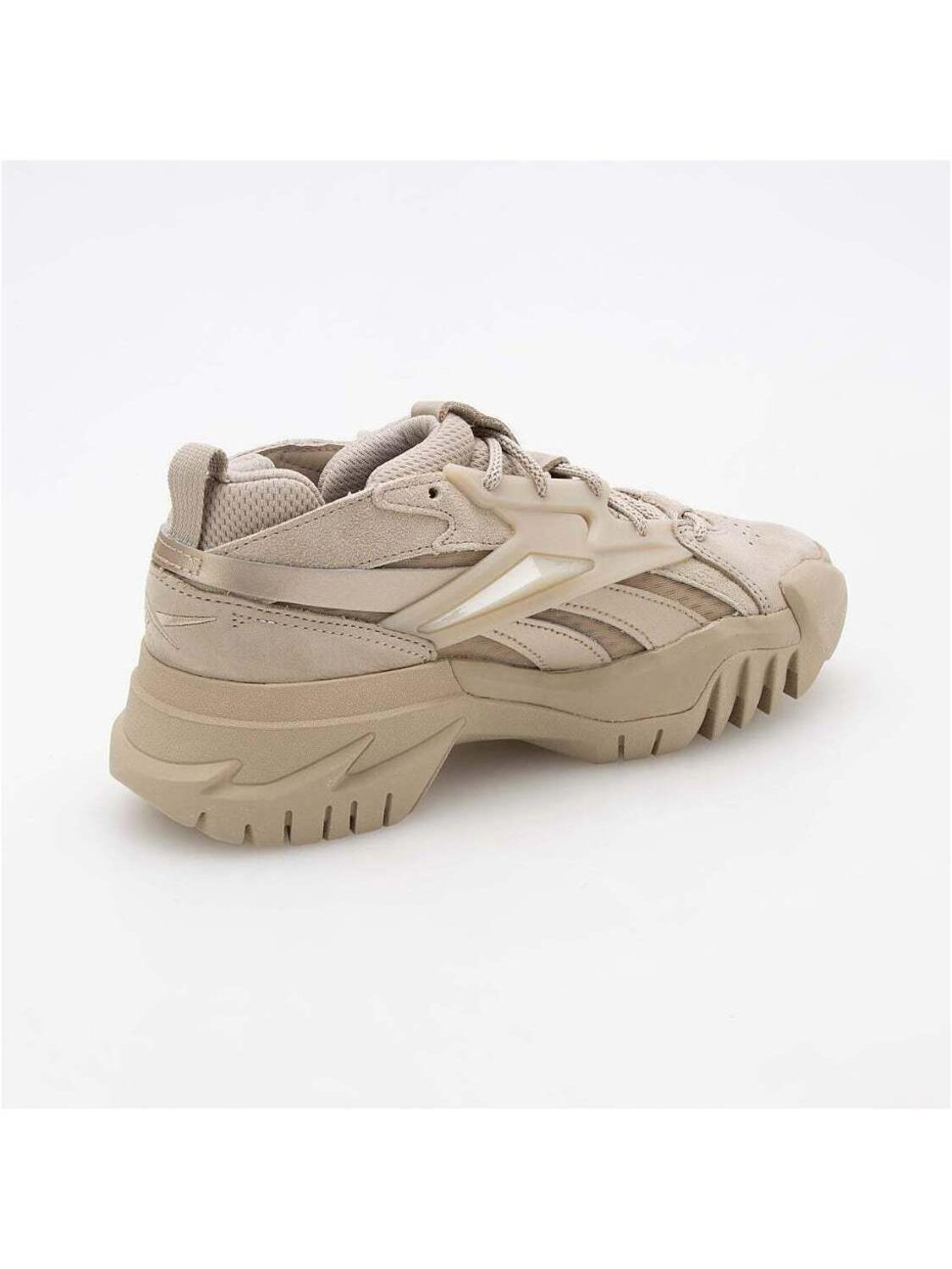 Reebok - Calzado deportivo 'Reebok X Cardi B Club C V2' en beige