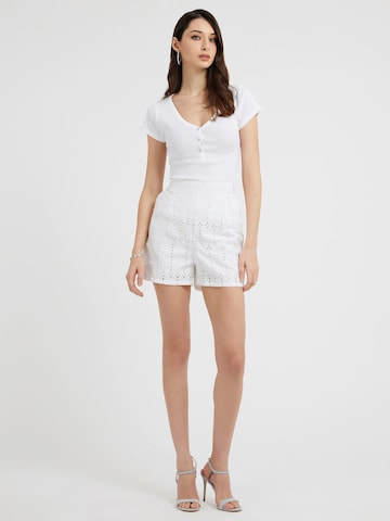 GUESS Regular Shorts 'Lyon Öse' in Weiß