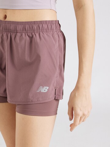 new balance Normalny krój Spodnie sportowe 'Essentials' w kolorze brązowy