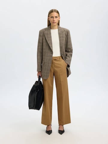 Wide leg Pantaloni con piega frontale di SELECTED in marrone