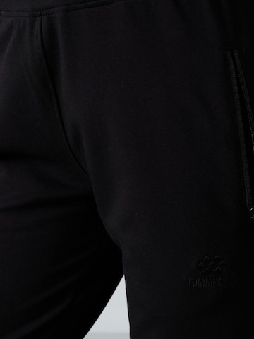 Tommy Life Regular Sporthose 'Jogginghose'‌‌‌‌‌‌‌ in Schwarz