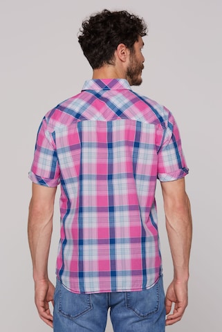 CAMP DAVID Regular Fit Kurzarm-Karohemd mit Label-Applikationen in Pink