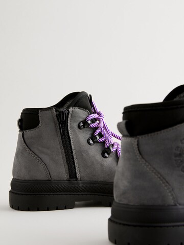 Next Stiefel in Grau