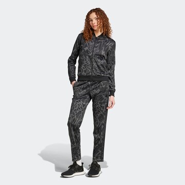 ADIDAS SPORTSWEAR Облекло за трениране 'Essentials' в черно: отпред