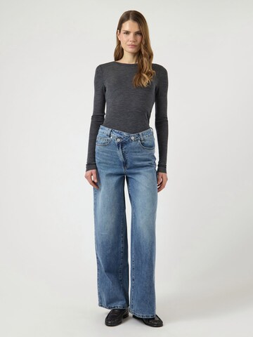 regular Jeans di YAS in blu