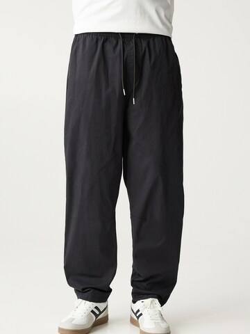 Loosefit Pantalon Pull&Bear en noir : devant