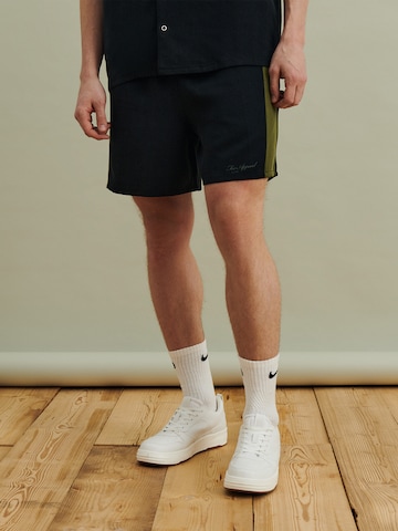 DAN FOX APPAREL Loosefit Shorts 'Leon' in Schwarz: predná strana