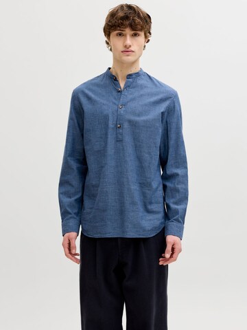 JACK & JONES - Ajuste regular Camisa en azul: frente