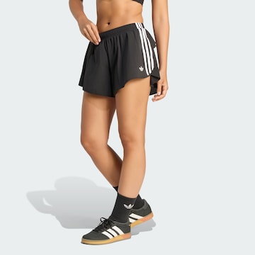 Loosefit Pantaloni sportivi di ADIDAS PERFORMANCE in nero: frontale
