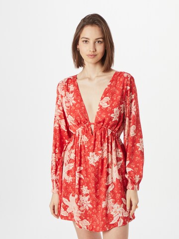 Rochie 'SOLI' de la Free People pe roșu: față