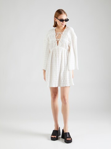 Robe TOPSHOP en blanc