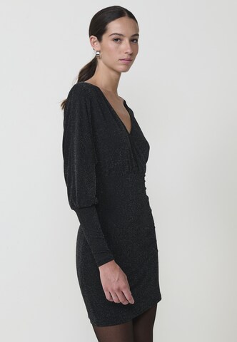 KOROSHI Kokteilové šaty - Čierna