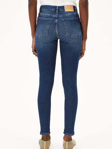 Skinny Jean ARMEDANGELS en bleu