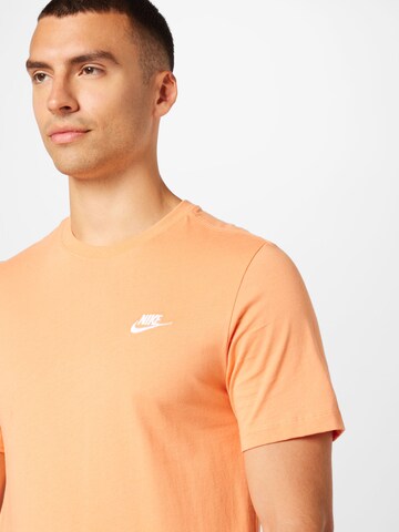 Nike Sportswear Средняя посадка Футболка 'Club' в Оранжевый
