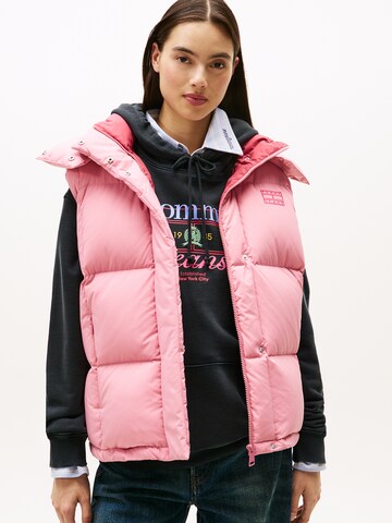 Tommy Jeans Γιλέκο 'ALASKA' σε ροζ: μπροστά