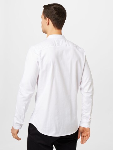 HOLLISTER - Ajuste regular Camisa en blanco
