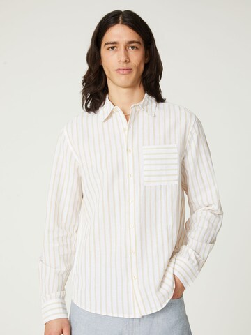 DAN FOX APPAREL - Ajuste regular Camisa 'Janosch' en beige: frente