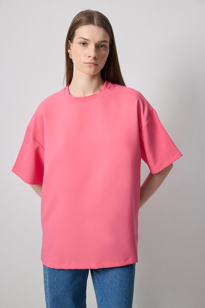 Touche Prive T-shirt en fuchsia, Vue avec produit