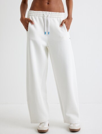 Koton Wide leg Trousers in White: front