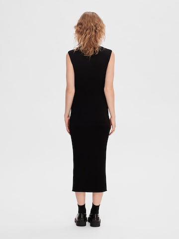 SELECTED FEMME Stickad klänning 'Caro' i svart