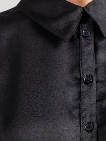 Monki Puseromekko värissä musta