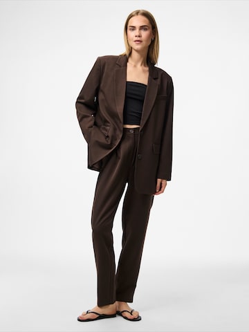 Regular Pantalon à pince 'PCKamil' PIECES en marron