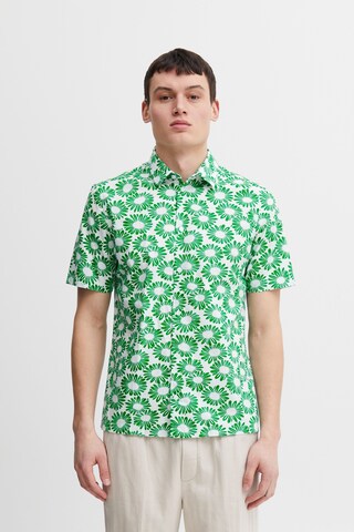 Casual Friday Slim fit Button Up Shirt in Green: front