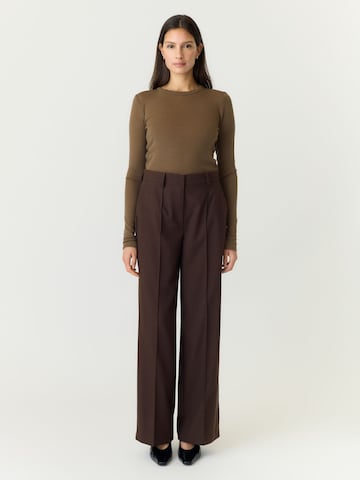regular Pantaloni di YAS in marrone