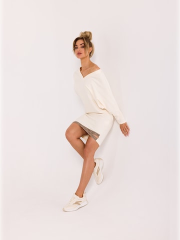 made of emotion - Vestido en beige