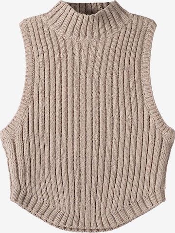 Bershka Sweater in Beige: front