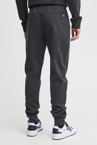 !Solid Tapered Pants 'Quinn' in Grey