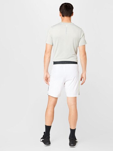 Regular Pantalon de sport MIZUNO en blanc
