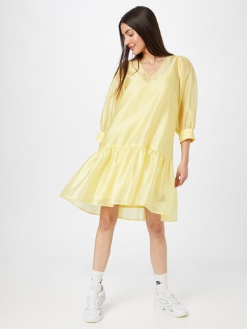 geltona JUST FEMALE Kokteilinė suknelė 'Ventura'
