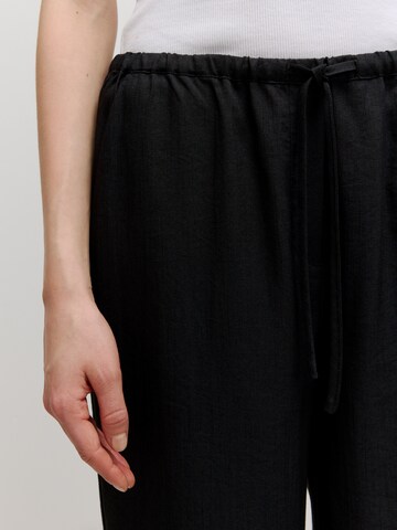 EDITED Lużny krój Spodnie 'Bjelle' w kolorze czarny